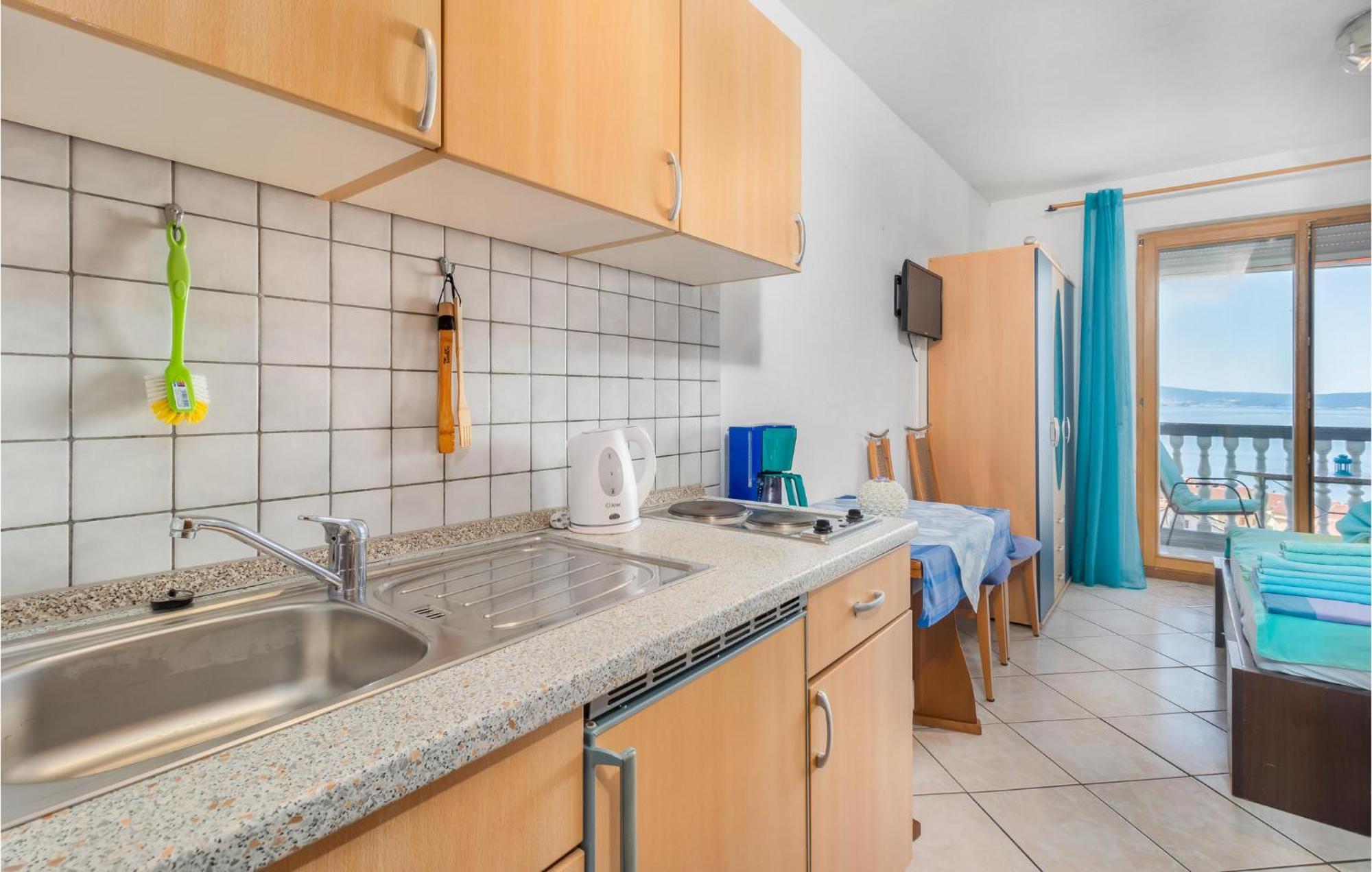1 Bedroom Cozy Apartment In 크리크베니카 외부 사진